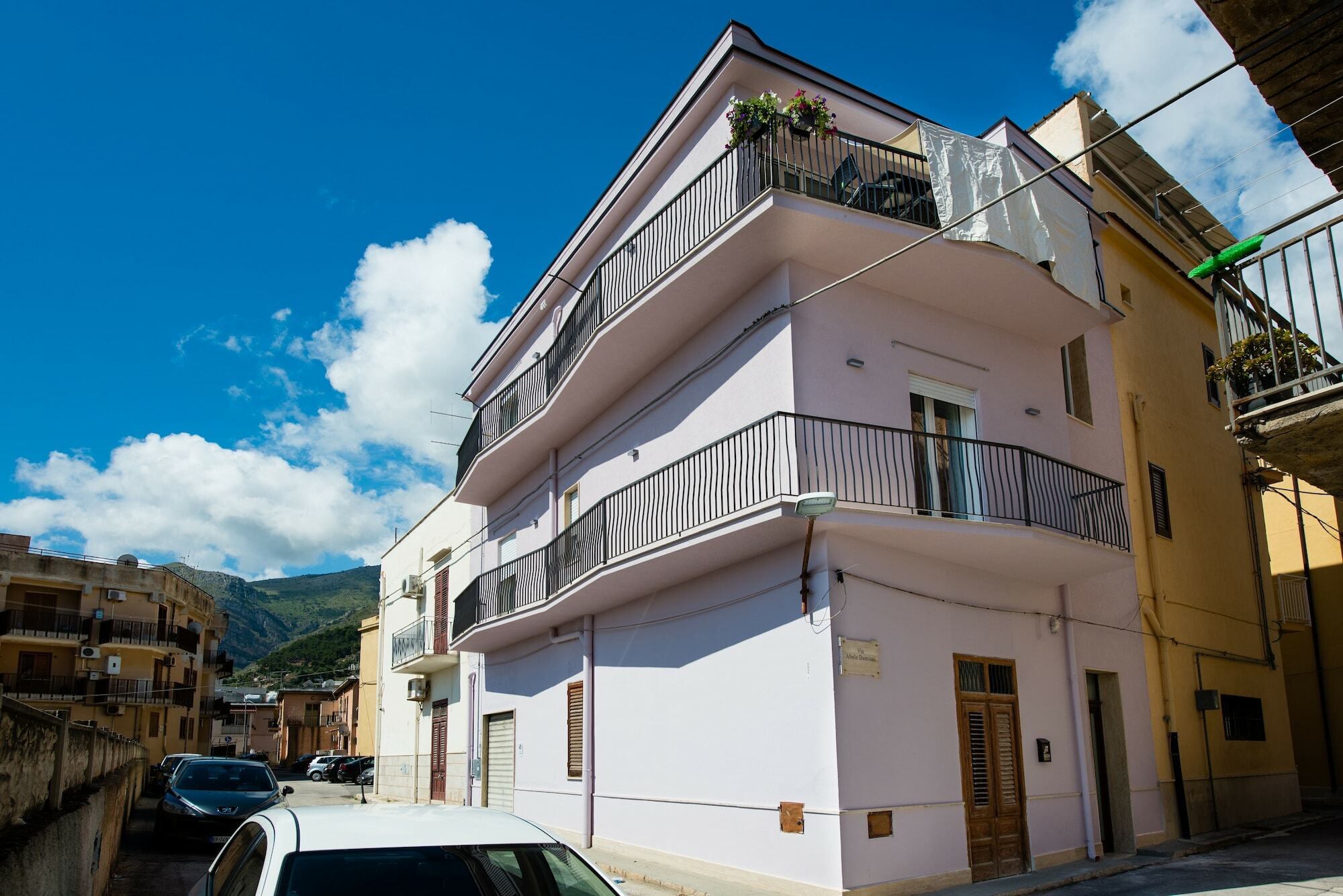 Mariu Hotel *